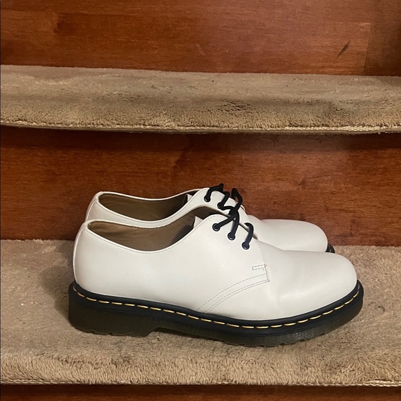 NWOT Dr. Martens White Leather Oxfords with Black Accents Men’s Size 8
